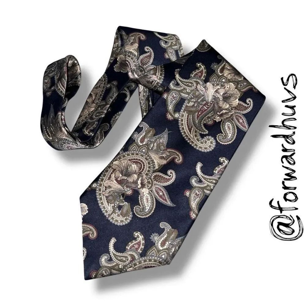 Oscar de la Renta Couture Silk Necktie – Dark Blue Paisley with Lily Flowers